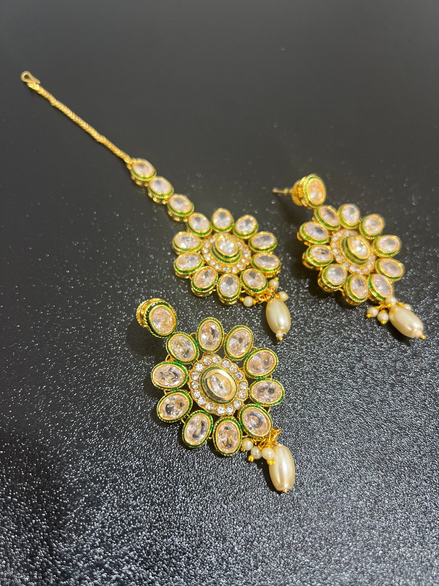 Kundan tikka set