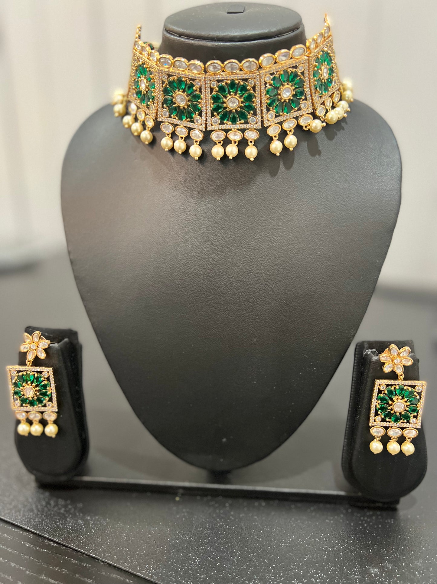 Green AD Kundan